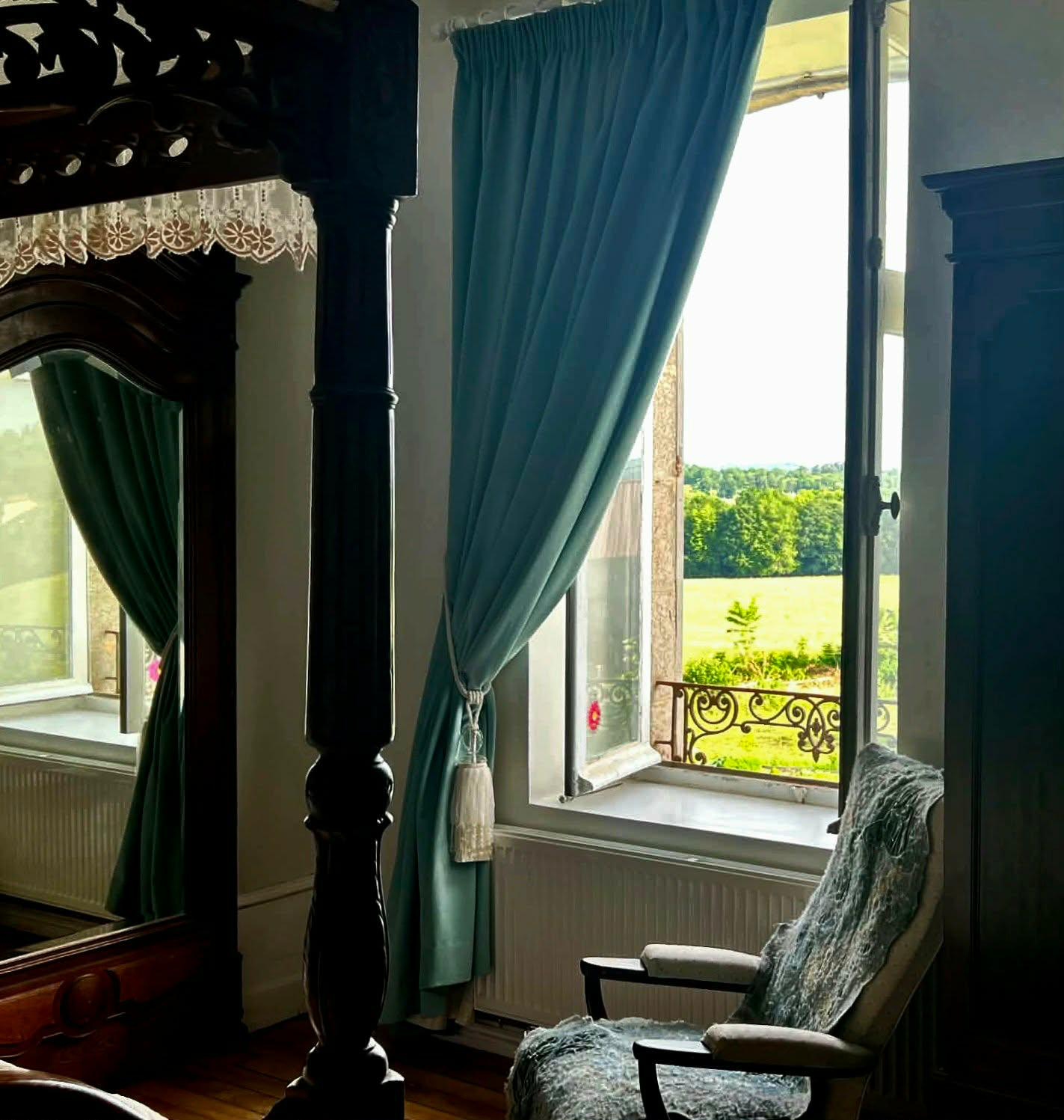 La Chambre Bastié — garden view seating